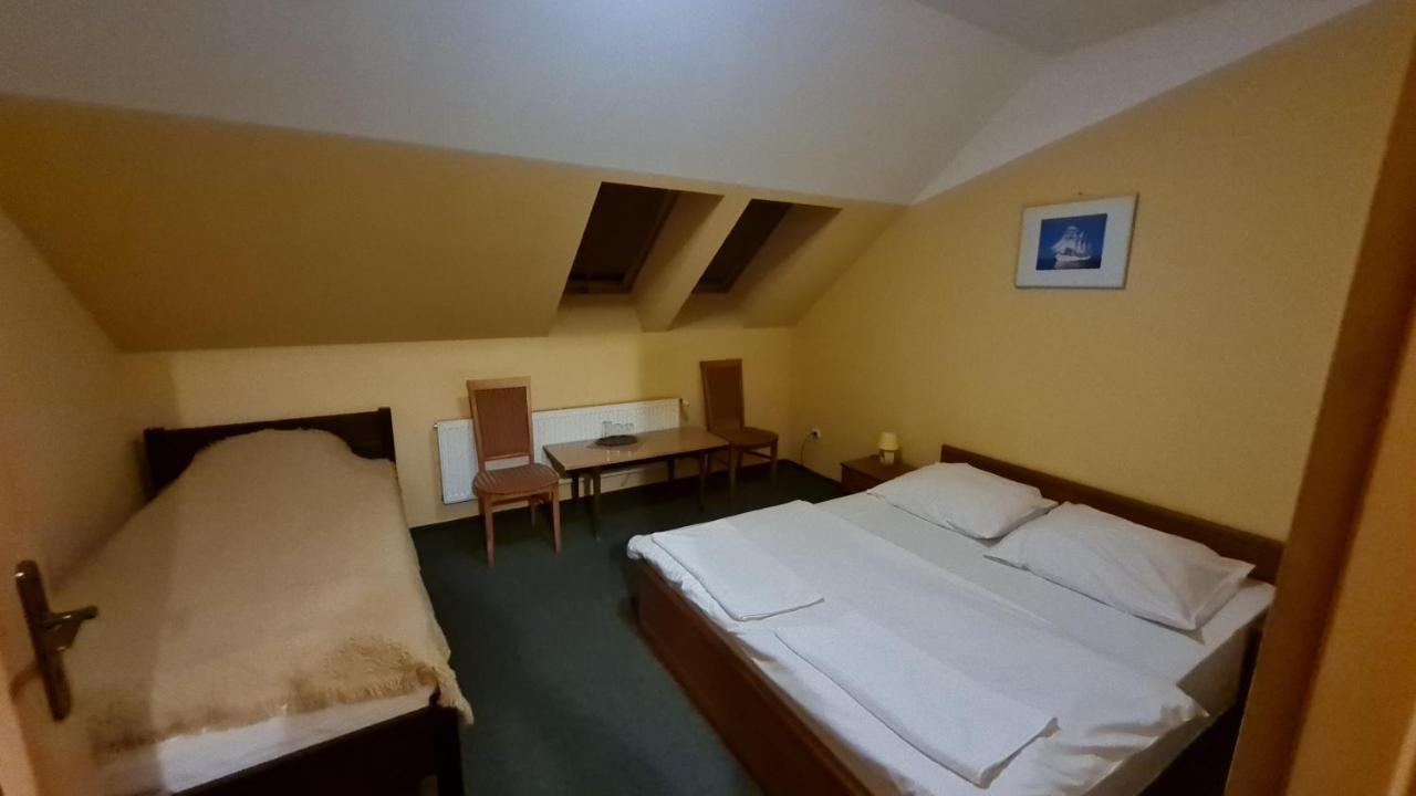 Hotelik Orlik Legnickie Pole Exterior foto